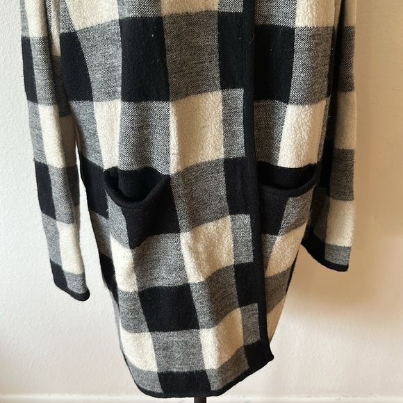 Hatch O/S baby alpaca, merino blend Black White Plaid Cardigan great condition - Picture 2 of 8